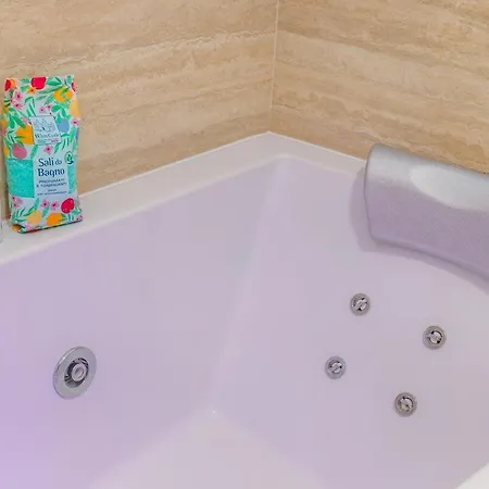 Luxury With Private Spa-free Parking Apartment
