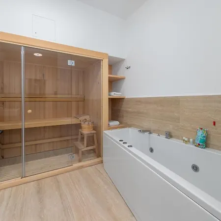 Luxury With Private Spa-free Parking Apartment *