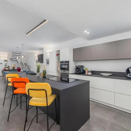 Luxury With Private Spa-free Parking Apartment Monza